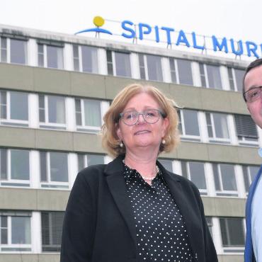 «Natürlich ist Traurigkeit spürbar» - Stiftungsratspräsidentin Sabina Rüttimann und CEO Daniel Strub. Bild: tst