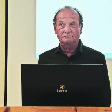 Im zweiten Anlauf ohne Diskussion - Gemeindeammann Daniel Moor führte souverän durch die Versammlung. Bild: Annemarie Keusch
