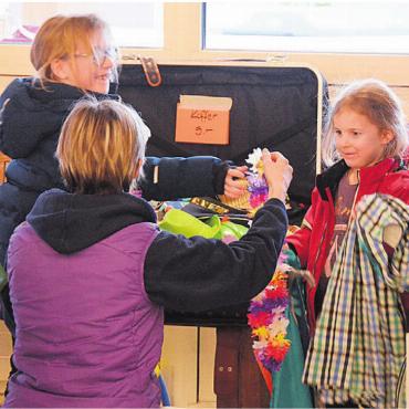 Zweites Leben für viele «Gwändli» - Darfs zum Stoff eine Kette sein? Auch das Accessoires-Angebot ist gross.