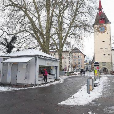 Teil-Kapitulation vor WC-Vandalen - Die kleine Liegenschaft, in der auch der Kiosk eingemietet ist, gehört der Stadt.