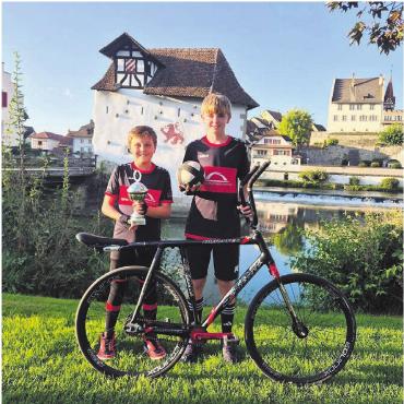 Gleich ein Titel zum Einstand - Die Bremgarter Lenny Stössel (links) und Bastien Sears dürfen sich Nordwestschweizer Meister nennen. Bild: zg