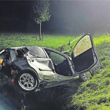 Tödliche Kollision - Der 20-jährige Fahrer dieses Ford Fiesta überlebte die Kollision nicht. Bild: pz