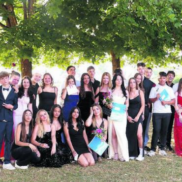 Glanzvolle Zensurfeiern - Die Zufikerinnen und Zufiker aus der Real- und der Sekundarschule wurden aus der Schule verabschiedet. Bilder: Stefan Treier