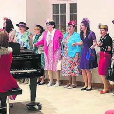 «Nicht schnell, aber vorwärts» - Die «Merry Sisters» sorgten für eine heitere Stimmung im Zeughaussaal.
