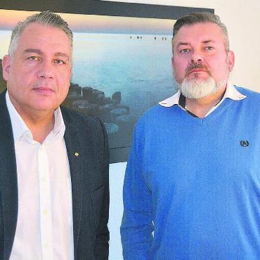 Verlust im sechsstelligen Bereich - Sie haben noch viel Arbeit vor sich, um das Defizit des Mutschälle Fäschts 2025 zu decken: OK-Vizepräsident Carlo Ariu (links) und OK-Präsident Rafael Hernandez. Bild: Roger Wetli