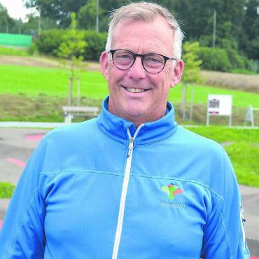 «Es muss perfekt sein» - Der Betriebsleiter des Sportzentrums Burkertsmatt Georg Nafzger schätzt die Pumptrack-Anlage als tolle Ergänzung zum Gesamtangebot. Bild: Roger Wetli