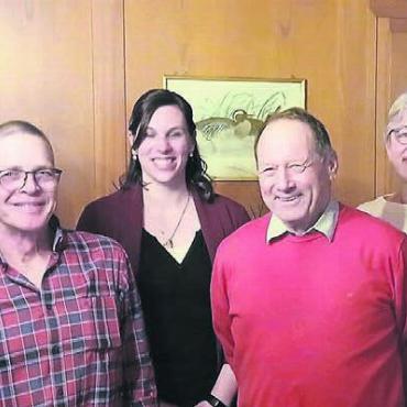 Einige positive Entwicklungen - Sie waren Teil der 47. Generalversammlung des Jodlerklubs «Echo vom Hasenberg»: (v. l.) Ruedi Seeholzer, Janine Meier, Thomas Bühlmann (Präsident), Cornelia Pfrunder (Dirigentin), Fritz Schenkel, Doris Langensand, Andre Kohler, Marcel Frey. Bild: zg