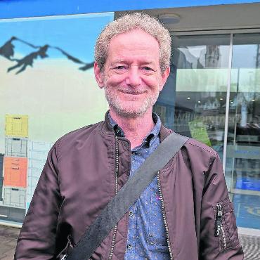 Grosses Jubiläum zum Abschied - Vor 50 Jahren betrat Urs Brun die Räumlichkeiten des Industriebetriebs in der Bremgarter Unterstadt in Begleitung seines Vaters zum ersten Mal und unterschrieb seinen Lehrvertrag. Damit ging er ein Arbeitsverhältnis ein, das sein ganzes Berufsleben überdauern sollte. Langweilig wurde ihm bei Utz nie. Auch weil sich Brun in all den Jahren immer wieder neu erfinden musste.
