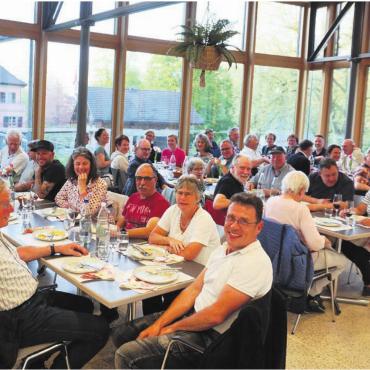 Schon Weihnachten im Kopf - Das Helferessen zum 30. Christchindli-Märt fand dieses Mal im Restaurant JoJo in der Stiftung St. Josef statt. Rund 40 Personen versammelten sich dabei zu einem gemütlichen Abend. Bild: Hans Rechsteiner