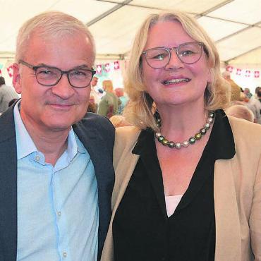 Ganz spezielle DNA - Gemeinderätin Gabriela Bereuter begrüsste Markus Somm. Dieser beleuchtete einen Teil der Geschichte der Schweiz. Bild: rwi