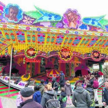 Aus allen Teilen der Schweiz - Der Lunapark darf nicht fehlen. Bild: ssr