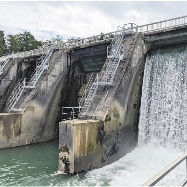 «Inspiration für die Zukunft» - Vor den Toren Bremgartens wird mit den Wassermassen der Reuss Strom erzeugt. Anlässlich des 50-Jahr-Jubiläums der Anlage öffnete die AEW am Samstag ihre Türen. Bilder: Marco Huwyler