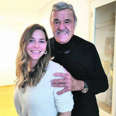 Grosse Feier für den starken Max - Olympiasieger und Unternehmer Hausi Leutenegger schaute vor dem grossen Geburtstags-Rummel vorbei. Hier mit Simone Müller, Tochter von Max Forster.