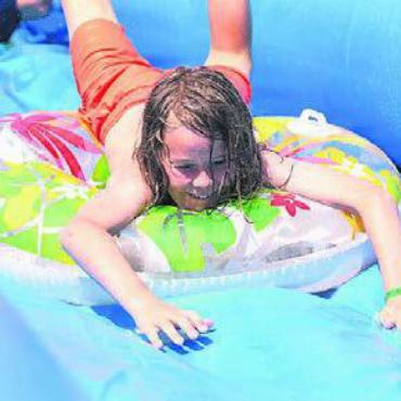 Rutschspass am Wochenende - Das «Summer Splash» verspricht viel Rutschspass. Bild: Archiv