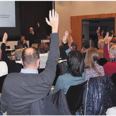 Im zweiten Anlauf hats geklappt - Künten sagt Ja zur Ausarbeitung des Bauprojekts Fussgängersteg und zum Projektierungskredit für die Schulraumerweiterung sowie eine zusätzliche Turnhalle. Bild: eob