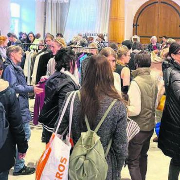 Walk-in Closet am Sonntag - Das beliebte Kleidertauschen im Zeughaussaal geht in die vierte Runde. Bild: zg
