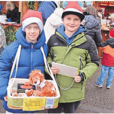 Bremgarten verzaubert - Bremgarten Tourismus brachte den «Leu» unter die Leute. Die jungen Helferinnen und Helfer machten das gut.