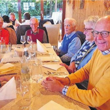 Die Ostschweiz besucht - Das Abendessen im Restaurant Freudenberg in Oberuzwil mundete allen. Bild: zg