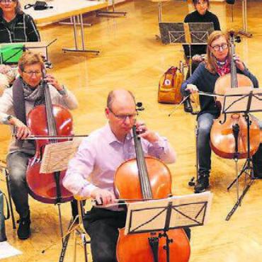 Verschiedene Sinfonien - Der Orchesterverein Bremgarten spielt in der Kapuzinerkirche. Bild: zg