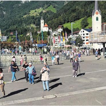 Gemeinschaft und unvergessliche Erlebnisse - Die Senioren genossen den Tag mit seinen verschiedenen Wechseln der Transportmittel. Bild: zg
