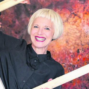 Kunst trifft Genuss - Die Bremgarterin Bea Rauch begleitet heuer das Weinfestival bei Nauer künstlerisch. Das klassische Angebot wird dadurch ergänzt. Bild: zg
