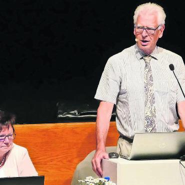 Vertrauen verdient - Der Stadtrat konnte die Mehrheit der Stimmbürgerinnen- und bürger von der Notwendigkeit der Lohn- und Pensenanpassung für die Regierung überzeugen. Davon profitieren werden Doris Stöckli und Raymond Tellenbach nicht. Sie kandidieren nicht mehr für die nächste Amtsperiode. Bild: Sabrina Salm
