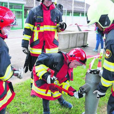 Beste Werbung - Die sachkundigen Fire-Fighterli bewiesen ihr Können. Bilder: as