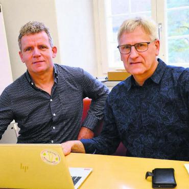 Gemeinden und Wirtschaft abholen - Rainer Heggli (links), Präsident der Repla-Wirtschaftskommission, mit Repla-Geschäftsstellenleiter Daniel Räber. Bild: Thomas Stöckli