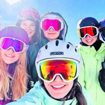 Viel Abwechslung und Action - Die Schülerinnen und Schüler von der KSM genossen ihre Schneesportlager. Bild: zg