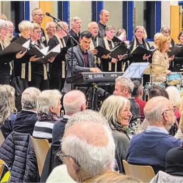 Ein zauberhaftes Neujahrskonzert - Der Gemischte Chor Rudolfstetten/Friedlisberg und das Musikensemble «The Moody Tunes» präsentierten gemeinsam ein zauberhaftes Neujahrskonzert. Bild: aha