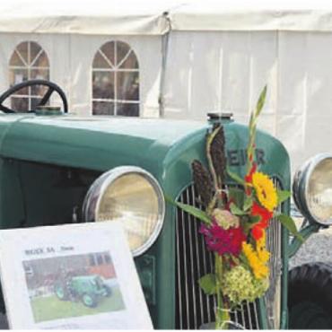 Symbol für kulturelle Lebendigkeit - Der «Meier-Traktor» vom Dorf- und Heimatmuseum Berikon konnte bestaunt werden.