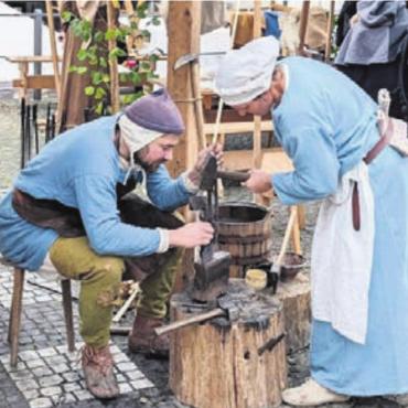 Wie aus dem Bilderbuch - Der historische Handwerkerteil des Marktes lud Gross und Klein zum Entdecken ein und bot ein Erlebnis für alle Sinne. Bild: huy
