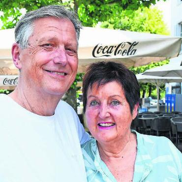 Die Open-Air-Macher - Die Open-Air-Verantwortlichen von Wohlen: Pitsch und Irene Bachmann garantieren wunderbare Filmabende unter dem Sternenhimmel – nun zum 31. Mal.
Bild: Daniel Marti