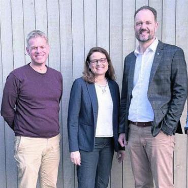 Galbier tritt nicht mehr an - Vier der fünf Gemeinderatsmitglieder stellen sich wieder zur Wahl, von links: Pascal Vontobel, Simon Zubler, Bettina Galbier, Christoph Meyer, Jörg Ackermann. Bild: zg