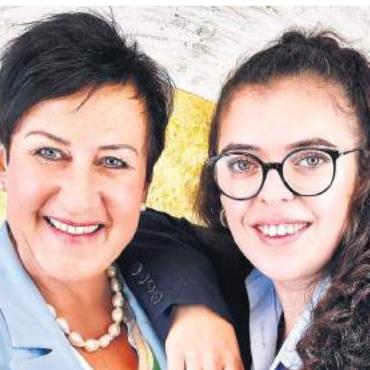 Trauer Raum geben, Abschied würdevoll gestalten - Karin Koch Sager, Geschäftsführerin und Inhaberin des Wohler Bestattungsinstituts Koch, und Tochter Simone Sager, 4. Generation.
Bild: zvg
