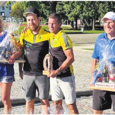 Rekord-Beteiligung - Sie gewannen das Pétanque-Turnier: (v. l.) Johnny Jambois und Daniela Wyss, Etienne Höltschi und Roger Heiz, Erich Nyffenegger und Margrit Nyffenegger. Bild: zg