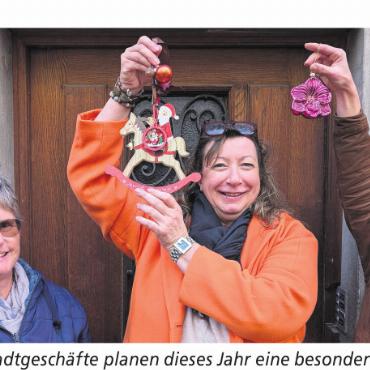 Mit Weihnachtsschmuck in Togo helfen - Die Bremgarter Altstadtgeschäfte planen dieses Jahr eine besondere Weihnachtsschmuckaktion. Startschuss ist heute am Lichteranzünden. Bild: huy