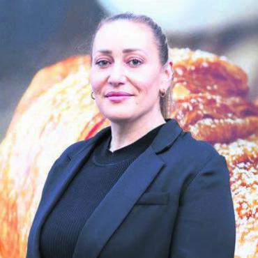 Neue Leitung, neues Café - Merita Gjoka ist die neue Chefin des Cafés in der Bremgarter Altstadt. Bild: zg