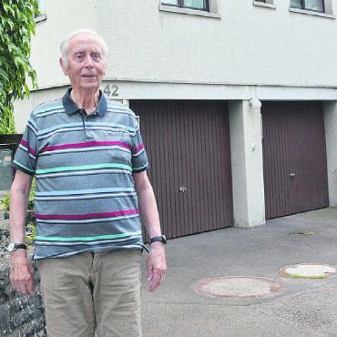 Kühe statt Pferde eingespannt - Hier stand einst der Bauernhof von Alois Füglistalers Familie. Er lebt heute in diesem Zweifamilienhaus.