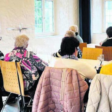 «Eine Frage des Masses» - Mehr über die Eiweissversorgung im Alter hörten die Teilnehmenden am Vortrag mit Laurence Bussard. Bild: zg