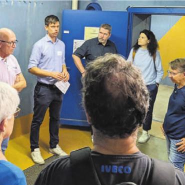 Am Puls der Bevölkerung - Die Vertreter des Staatssekretariats für Migration zeigten der Bevölkerung die zur Bundesasylunterkunft umfunktionierte Bunkeranlage unter der Bärenmatt. Bild: huy