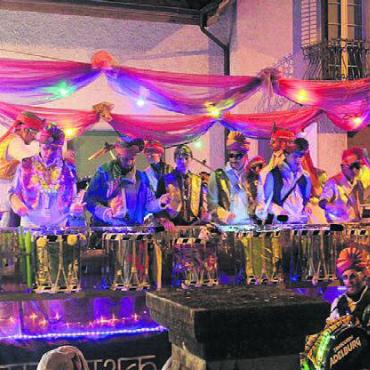 Ein riesiger Haufen mobiler Discos - Die Tambouren Adelburg aus Muri sorgten für fasnächtliche Rhythmen.