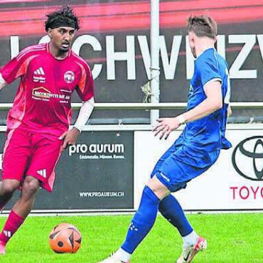 Mit Derbysieg über den Strich - Bremgartens Kavilash Arultharan (links) gegen Wohlens Sandi Sulejmanagic. Die Gastgeber aus Wohlen behielten die Oberhand. Bild: André Griffel