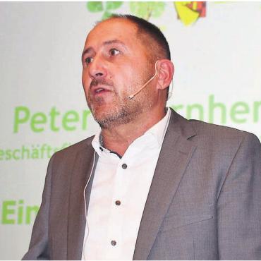 «Nicht immer ist alles klar» - Gerichtspräsident Peter Thurnherr warf bei seinem Referat einen Blick hinter die Kulissen des Bezirksgerichts Bremgarten. Bild: Erika Obrist