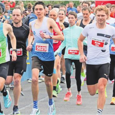 Zum Wohle der Läufer - Eine effizientere Festwirtschaft, Trainingstipps von Viktor Röthlin und ein starkes Teilnehmerfeld: Der diesjährige Reusslauf hat einiges zu bieten. Bild: Archiv/jl
