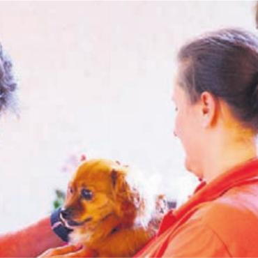 Anlass für Mensch und Haustier - Mit der Tiersegnung wird symbolisiert, dass Gott mit den Menschen und den Tieren einen Bund geschlossen hat. Bild: zg