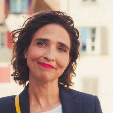 «Normale Zuschauer merken nichts» - Michèle Rohrbach spielt die Bürgermeisterin eines fiktiven Ortes. Gedreht wurde aber an echten – unter anderem in Bremgarten. Bild: zg