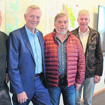 Aktiv gegen Beizensterben - Sie sind überzeugt, dass ein durch die Ortsbürger gebautes Restaurant in Zufikon einen grossen Mehrwert generiert: (v.l.) André Juchli, Daniel Stark, Othmar Stettler, Hanspeter Kaufmann und Guido Wertli. Bild: Roger Wetli