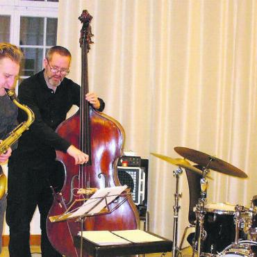 Brillante New Yorker Jazzszene - Loren Stillman (links) und seine kleine Jazz-Combo spielten mit voller Konzentration. Bild: Alphonse Hauser