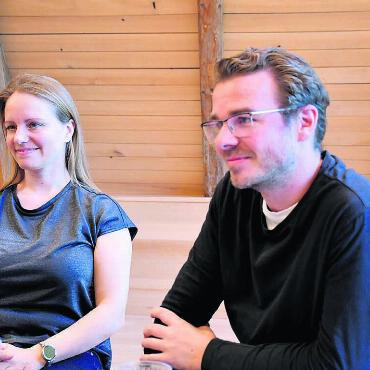 Musik, die fordert, nicht überfordert - Julia Fischer und Benjamin Nyffenegger haben ein interessantes Programm für die 10 Tage des Boswiler-Sommer-Festivals zusammengestellt. Dabei freuen sie sich, wenn Kenner und interessierte neue Besucher ihr abwechslungsreiches Programm besuchen. Bild: Verena Anna Wigger